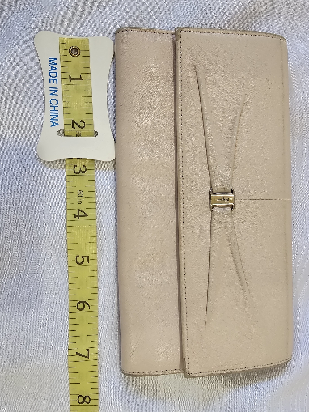 Ferragamo Cream Leather Women's Vera Bow Continental Wallet - Picture 9 of 10